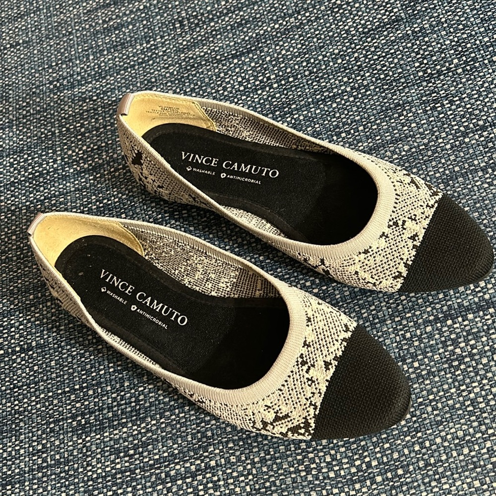 VINCE CAMUTO Femils Knit Cap Toe Flat sz 8